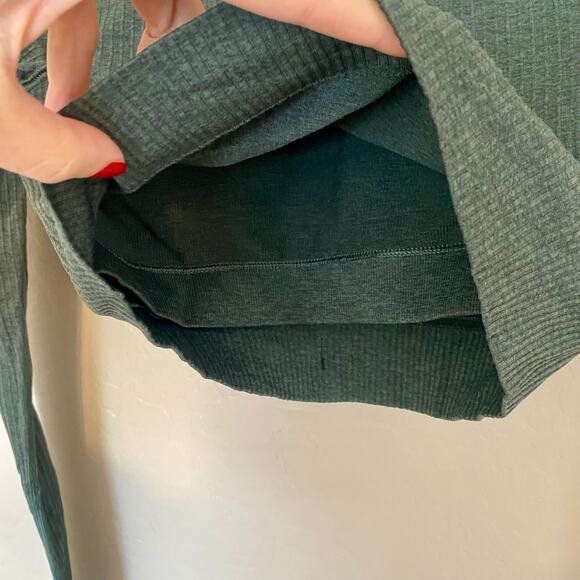 Lululemon Ebb to Street Womens Sz 4 Long Sleeve Cropped Top Smoked Spruce Shirt - Picture 3 of 5